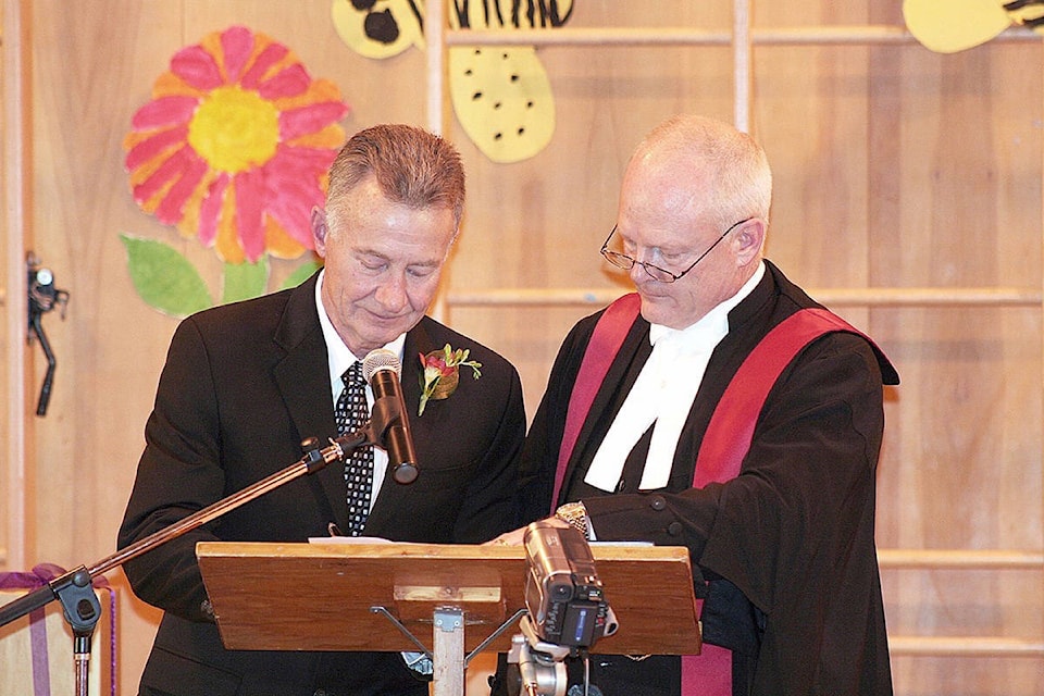 10419993_web1_180130-NTS-M-180201-NTS-MikeFennellINauguration