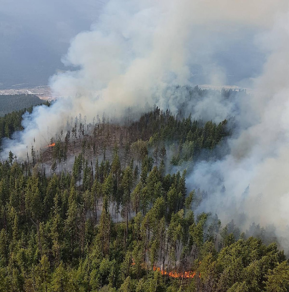 12951047_web1_Vavenby-fire2