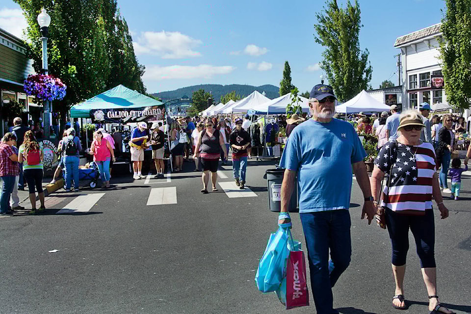 12923694_web1_Enman-Shipwreck-festival-2