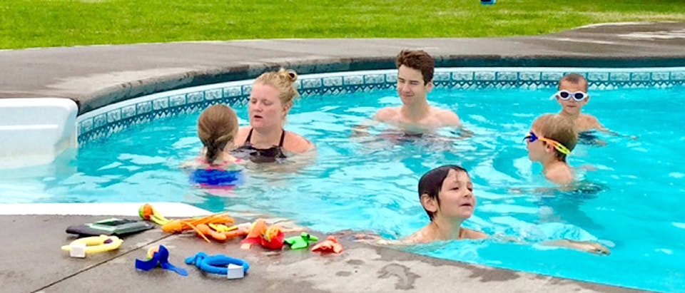 13451461_web1_2018-Red-Cross-Swim-Lesson-and-Hannah