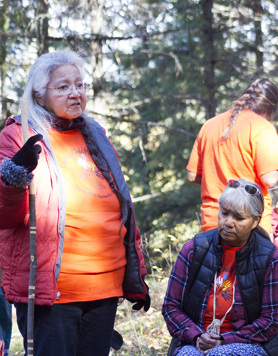 13749241_web1_181004-NTS-orangeshirtday03