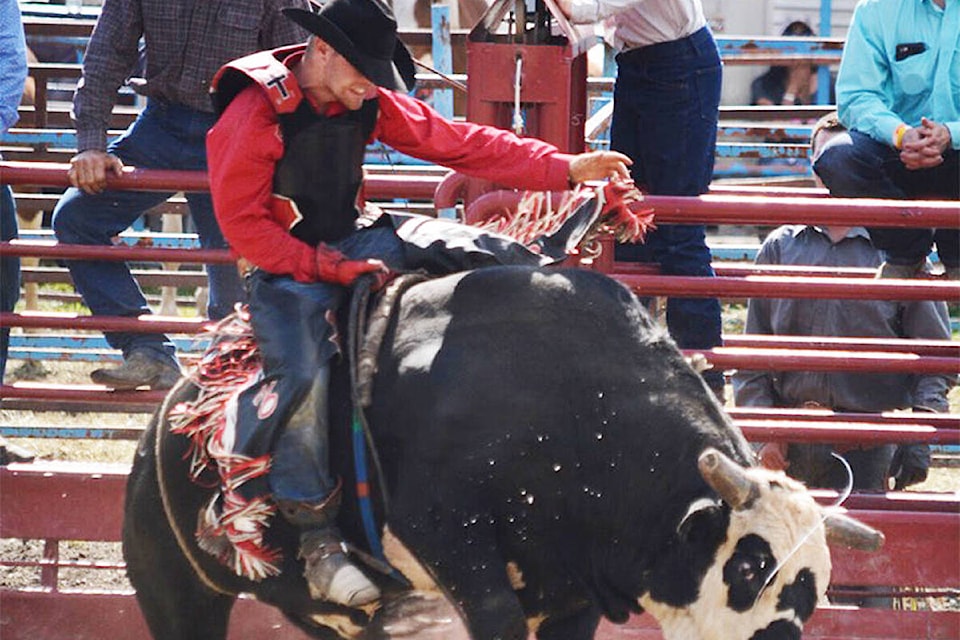 14353071_web1_181109-QCO-bullriderRETIRES2crop