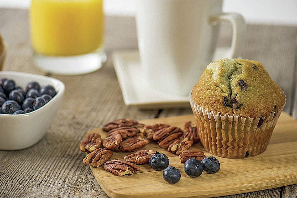 14543850_web1_Nuts-Fruit-Muffin