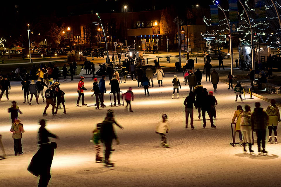 14811452_web1_Enman-Night-Skating