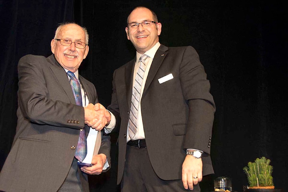 15456845_web1_Carman-Smith-ABCFP-award-Robin-Modesto-pres2019