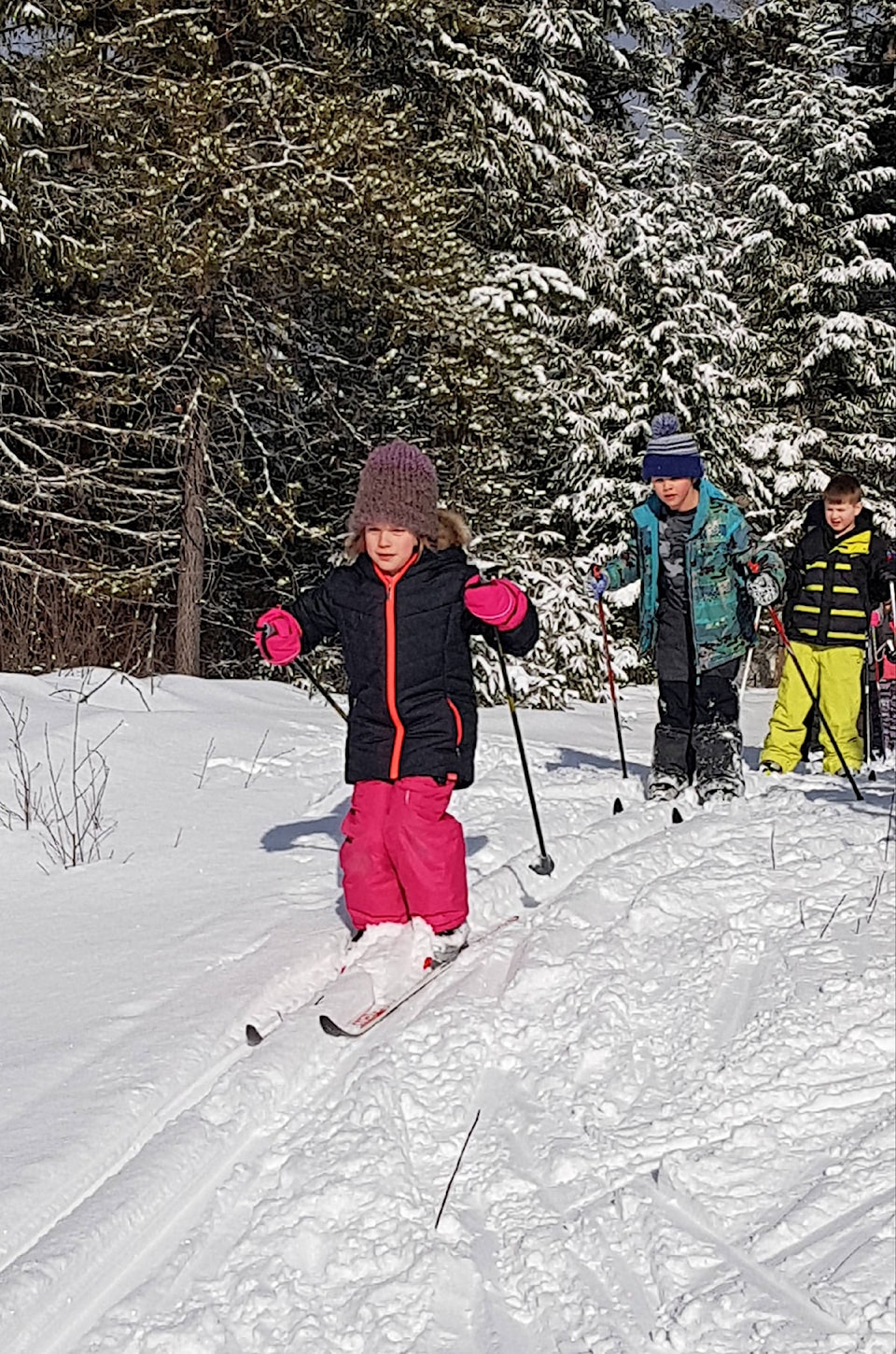 15691637_web1_Outdoor-Club-gr-kids-on-trails-2019-ski-girl