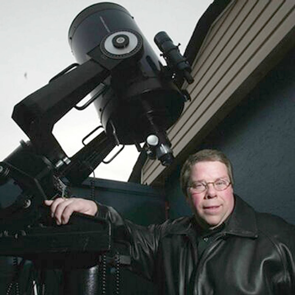 16298466_web1_Backyard-Astronomer-Gary-Boyle--telescope