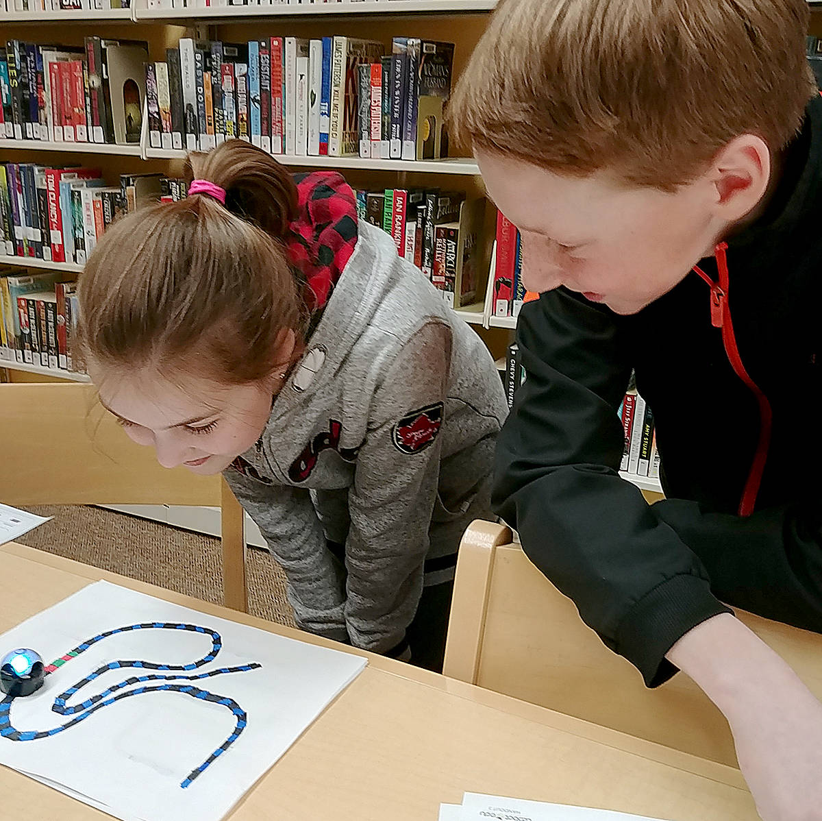 Ozobots at library teaches kids coding basics - North Thompson