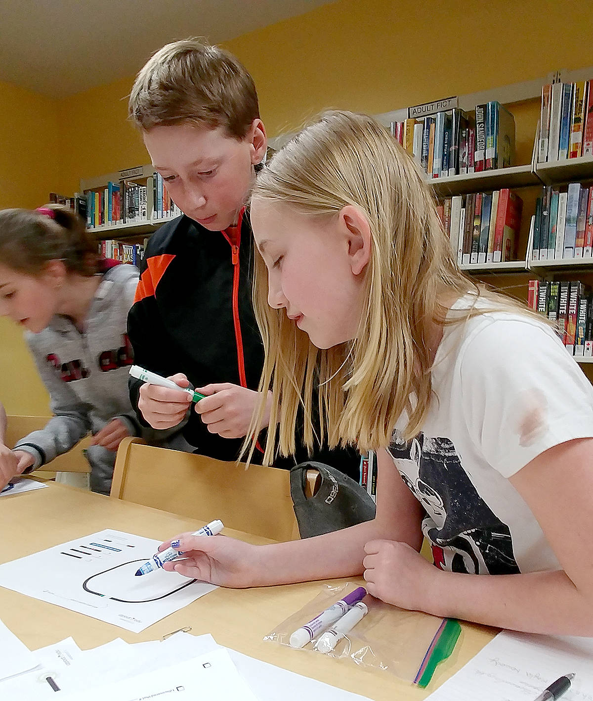 Ozobots at library teaches kids coding basics - North Thompson