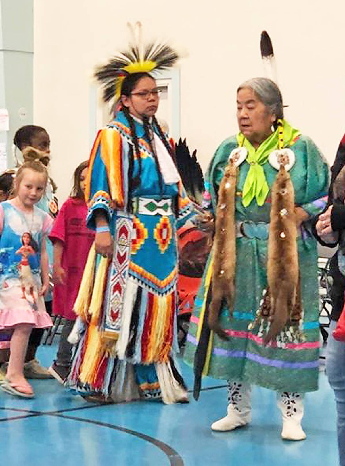 16635960_web1_Pow-Wow-2-women