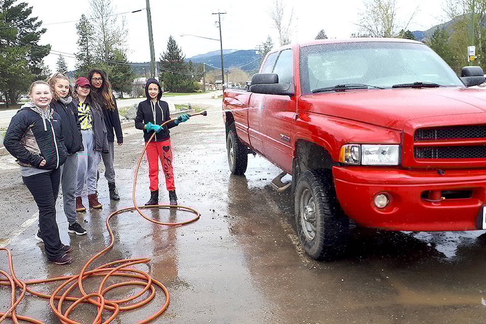 16740889_web1_Netball-Car-wash