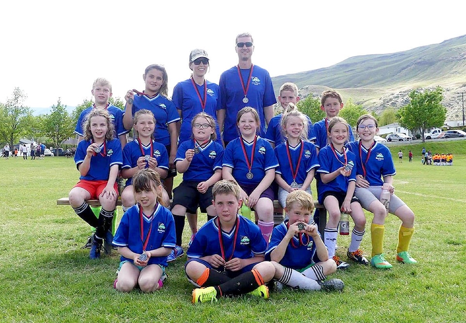 16820451_web1_Barriere-Youth-Soccer-team2