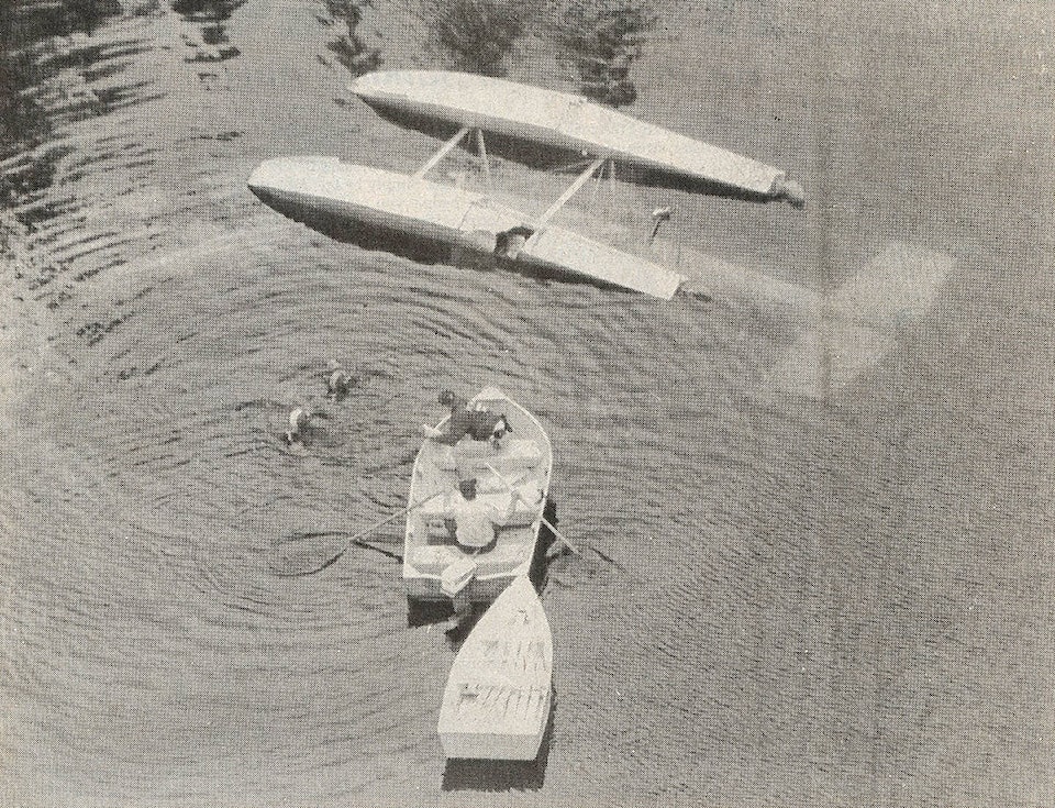 19733139_web1_Plane-in-Lake-pic