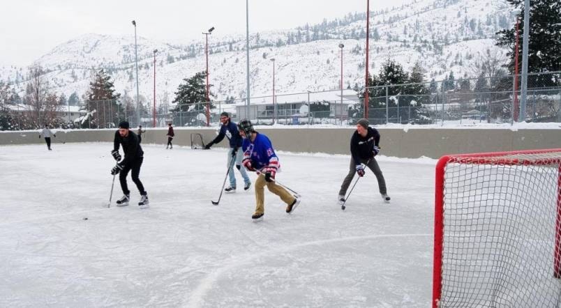 20306602_web1_HEFFLEY-OUTDOOR-HOCKEY-RINK-KTW