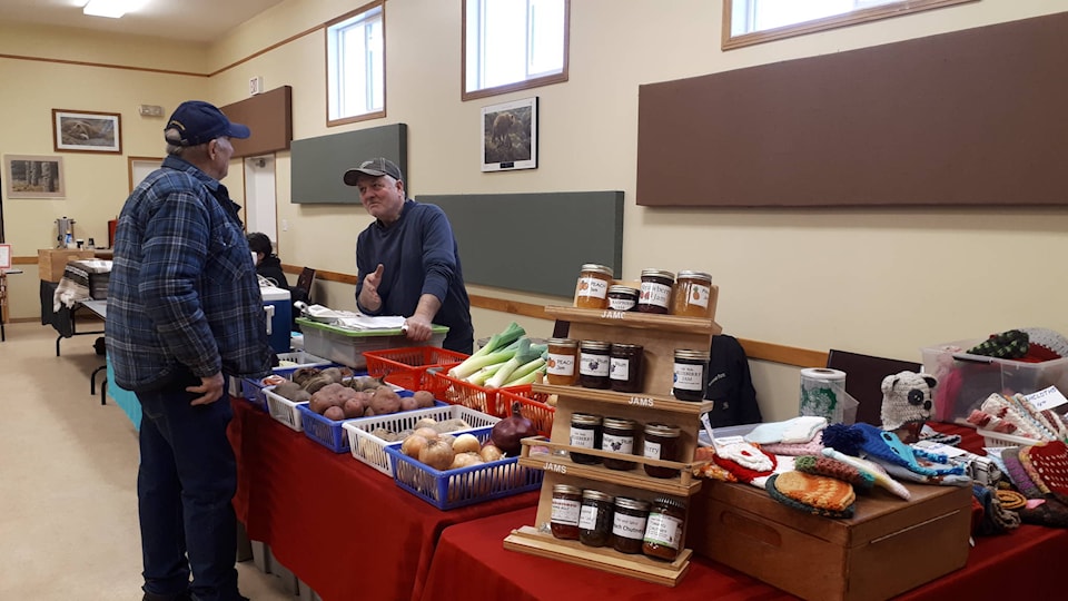 20377998_web1_200206-NTS-PhotoFarmersMarket-Barriere_1
