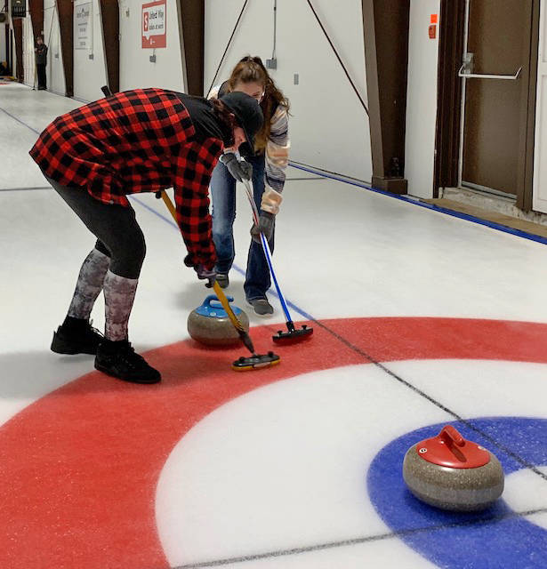 20872839_web1_200312-NTS-curling7