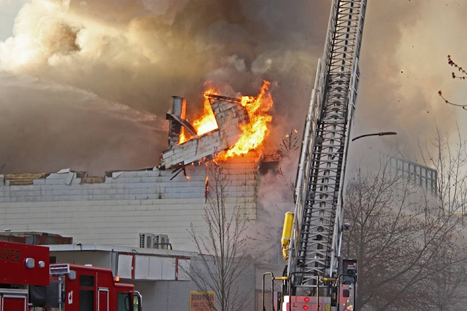 24714311_web1_Lonsdale-masonic-fire1