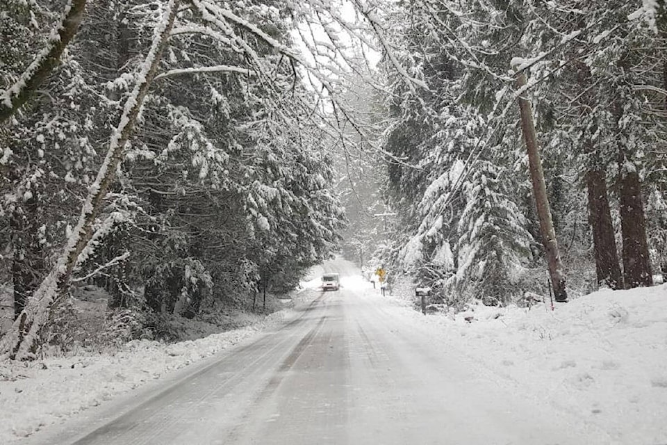 27473187_web1_211215-PSS-Hwy3-storm_1