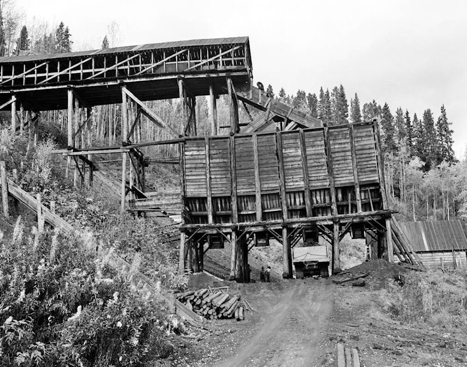 28343822_web1_Telkwa-coal-mine-1947-paper