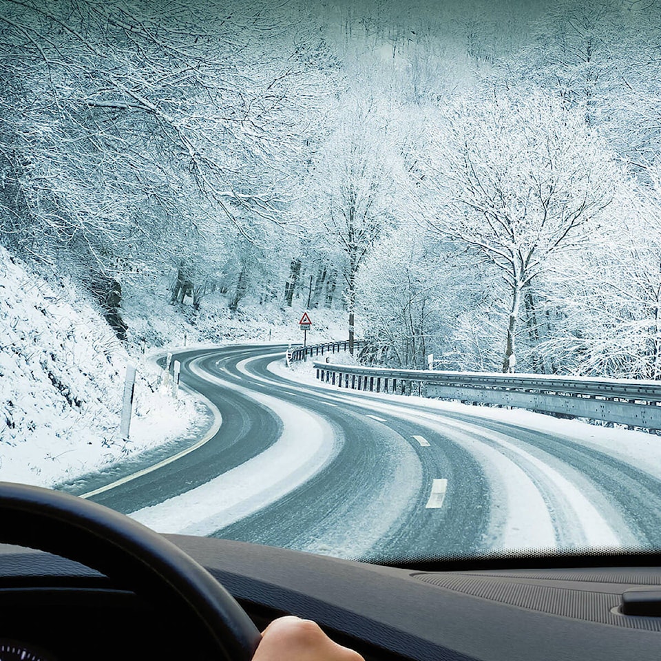 28459875_web1_220324-NTS-WinterTiresOnUntilApr30-WinterRoad_1