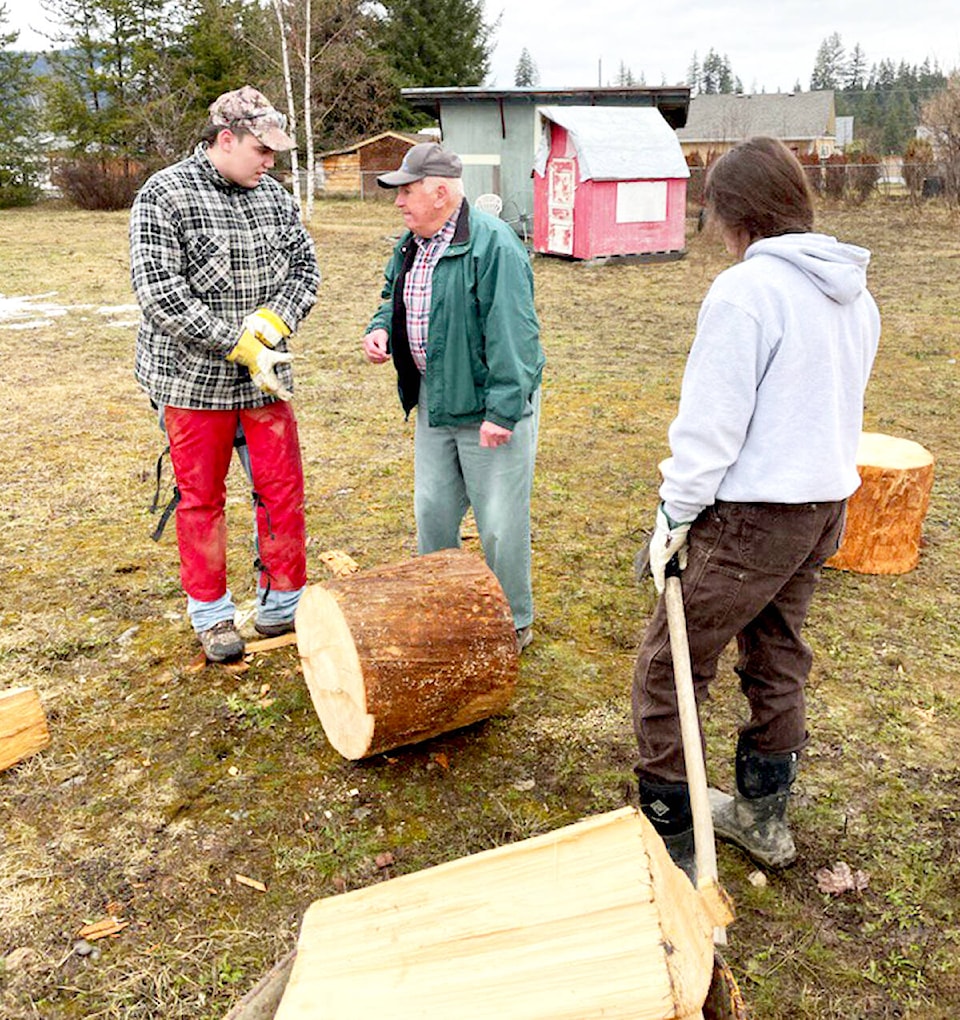 28544589_web1_220331-NTS-WoodCutingGrads-Barriere_2