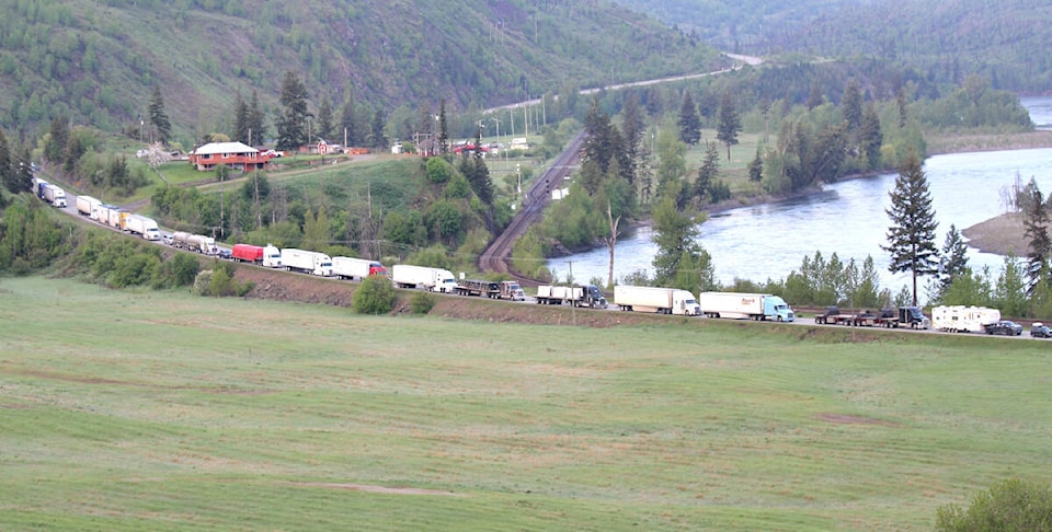 29205285_web1_220526-NTS-Hwy5ManShot-BarriereRCMP_2