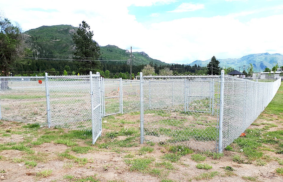 29293260_web1_220602-NTS-FrontPhoto-DogPark-Barriere_1