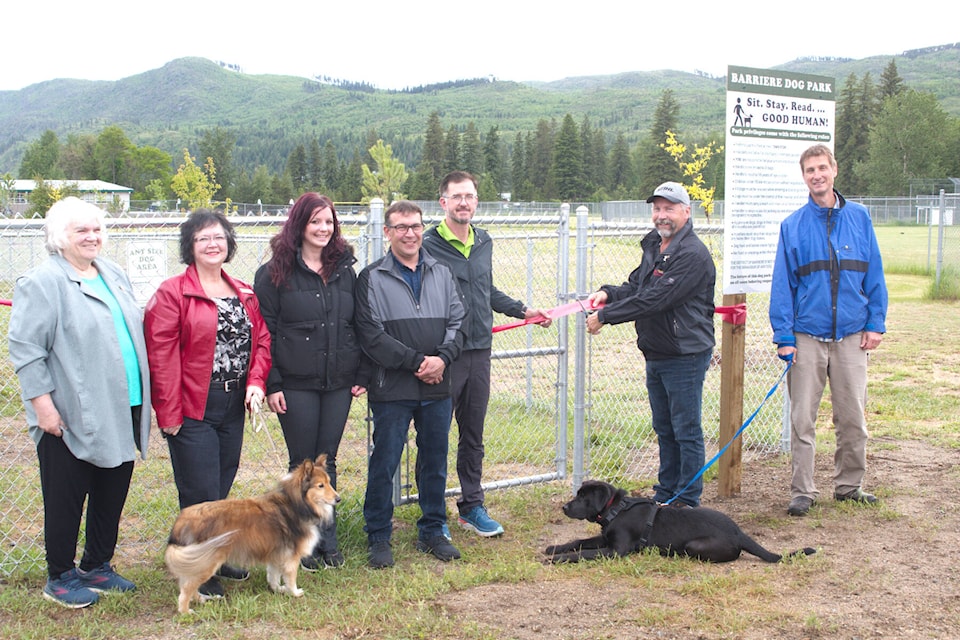 29373347_web1_220609-NTS-DogParkOpens-Barriere_1