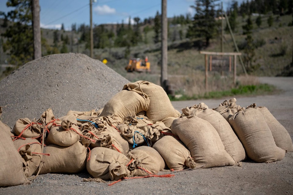 29426201_web1_220616-NTS-TNRD-FloodWatchIssued-sandbags2_1