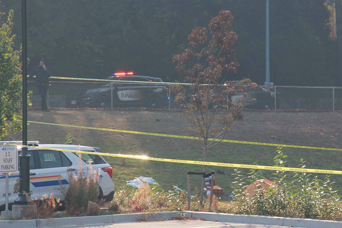 Police tape surrounds the grassy area between the Burnaby School District office and Broadview park where Burnaby Const. Shaelyn Yang was fatally stabbed Oct. 18, 2022. (Jane Skrypnek/Black Press Media)