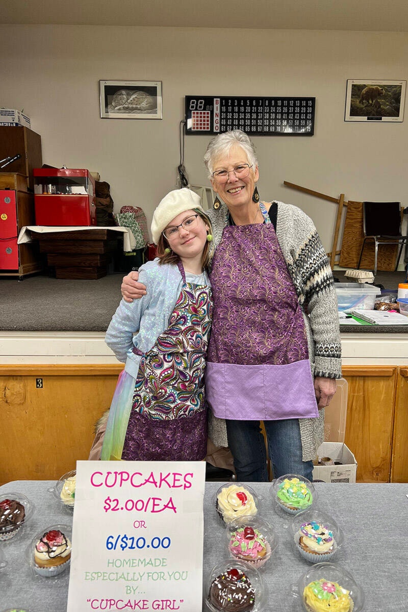 31963137_web1_230302-NTS-cupcake-farmers-market-willow-acre-farms-table_3