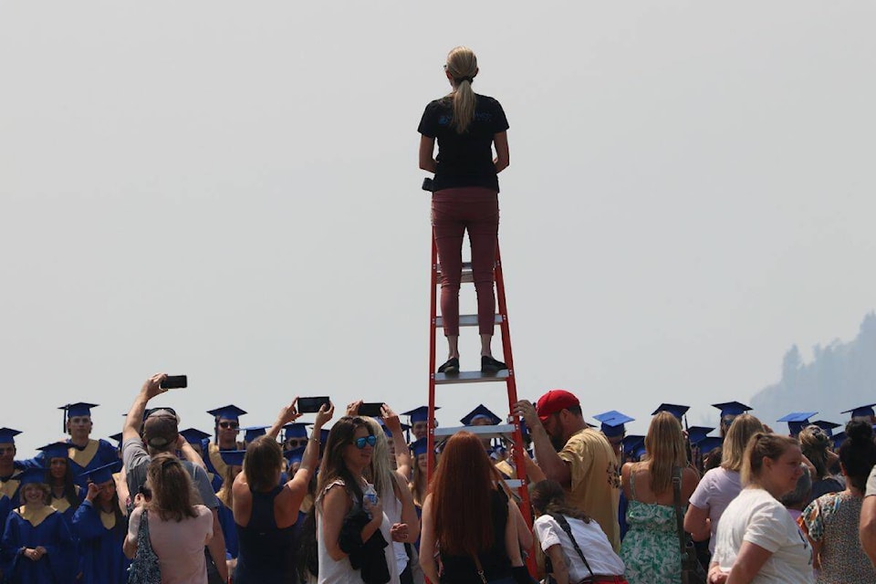 33036915_web1_230622-VMS-smoky-skies-grad_2
