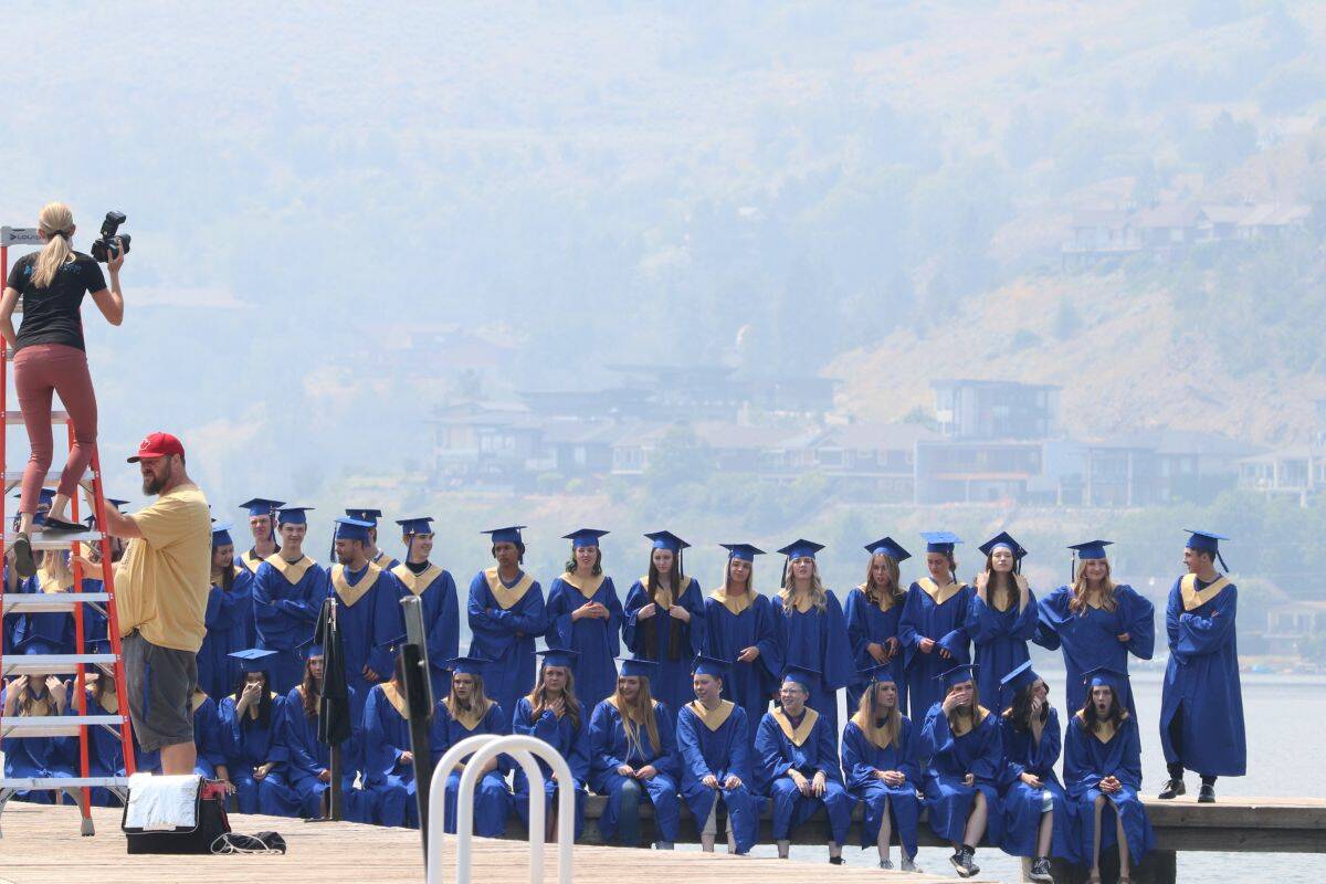 33036915_web1_230622-VMS-smoky-skies-grad_3