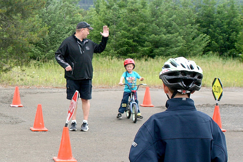 33376783_web1_BikeRodeoDarrenUBobHpic170610