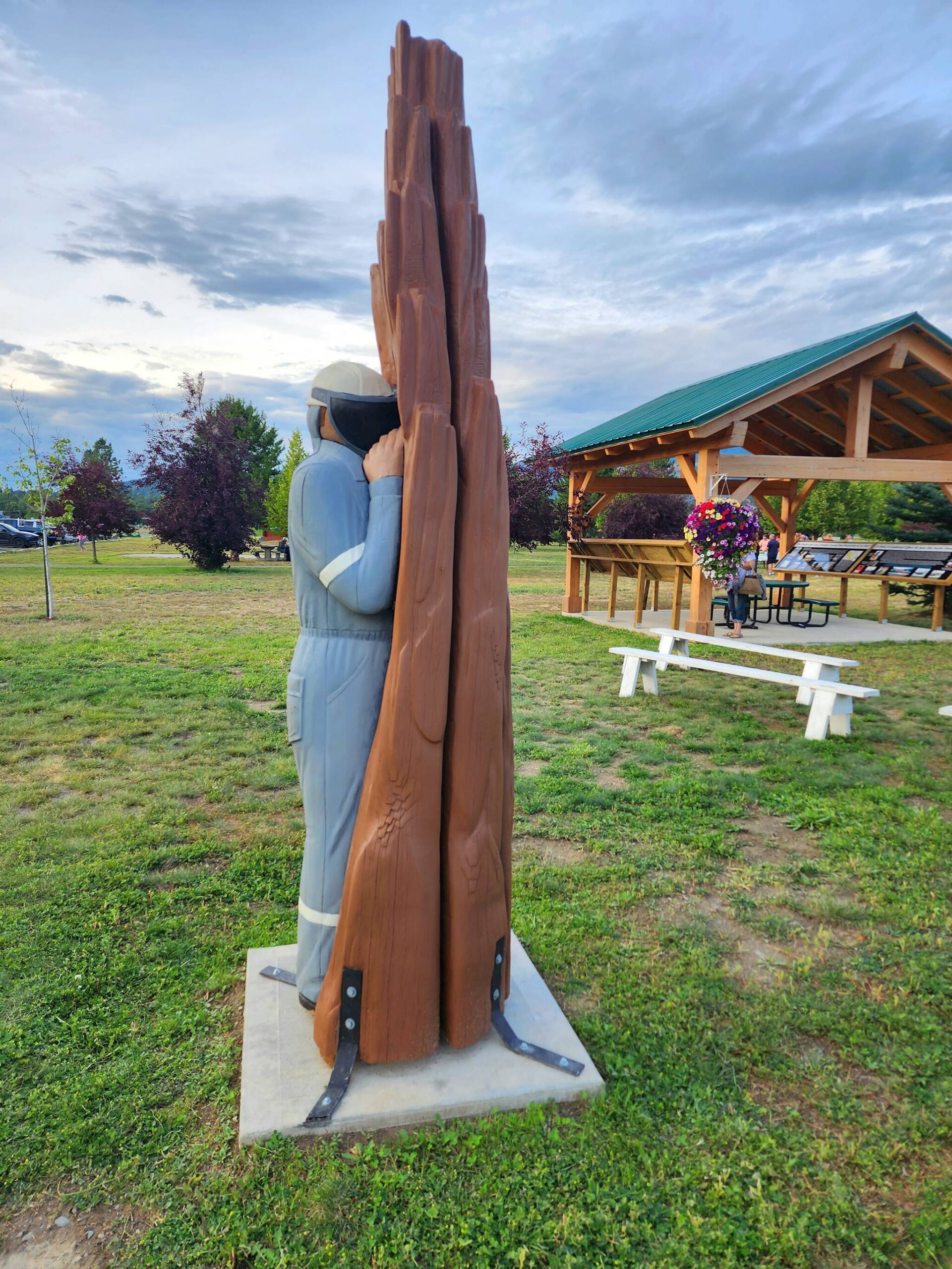 33585274_web1_Firefighter-monument-20230811_190100