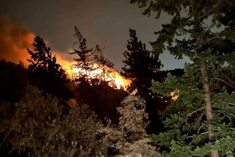 33638935_web1_230824-KCN-wildfire-expands-to-kelowna_1