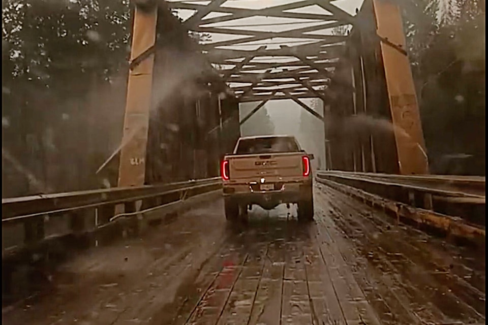 33655922_web1_230823-SAA-scotch-creek-bridge