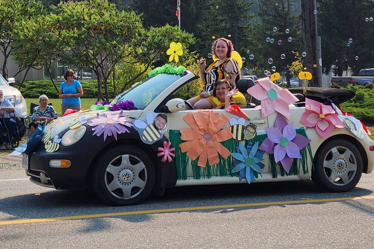 33797883_web1_RSZ-Parade-Bug-car-cute-20230902_112300