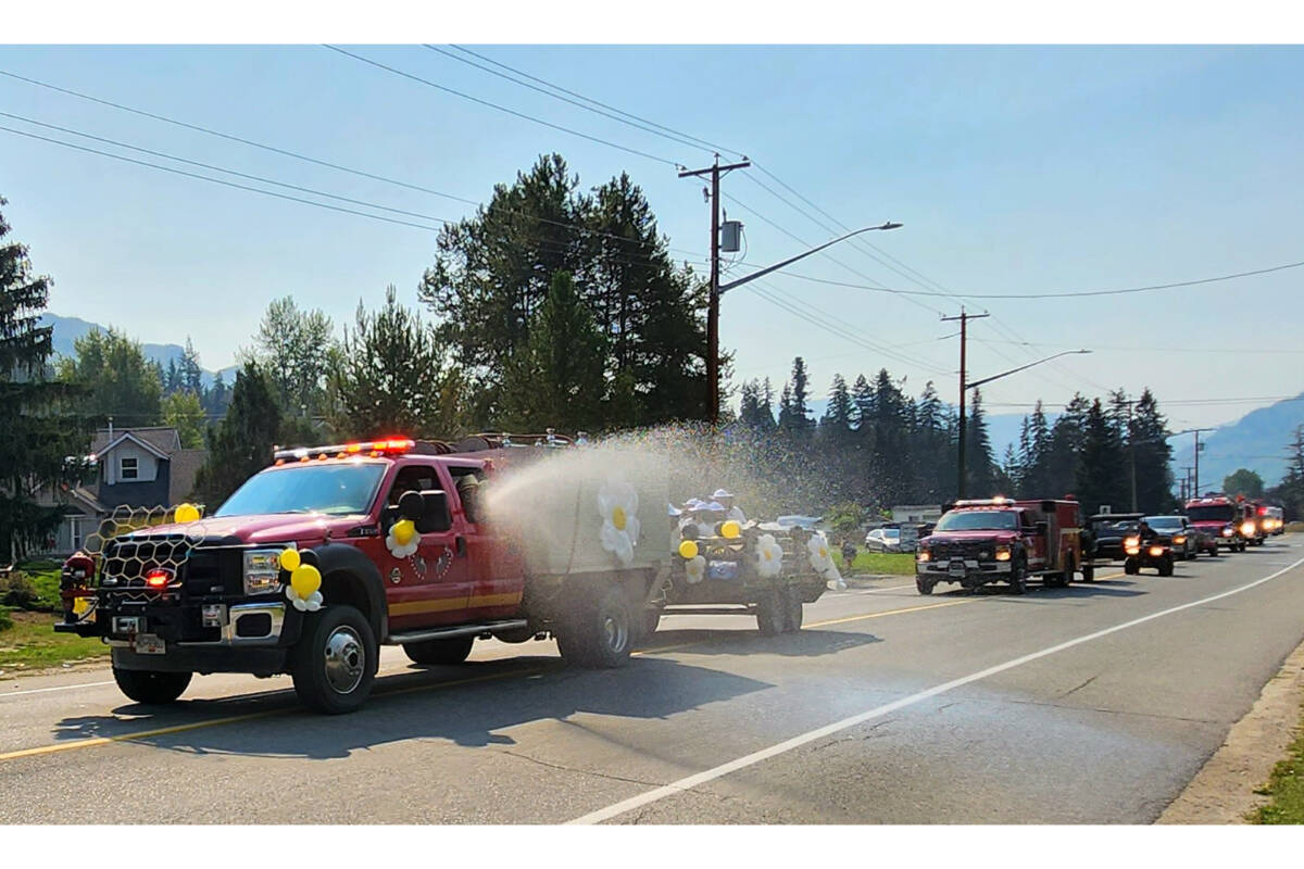 33797883_web1_RSZ-Parade-Fire-Truck-Spraying-20230902_112557