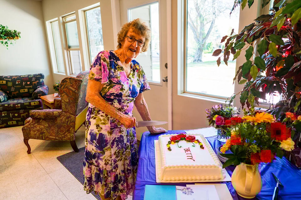 33922333_web1_RSZ-Betty-Uppenborn-Momcelebration