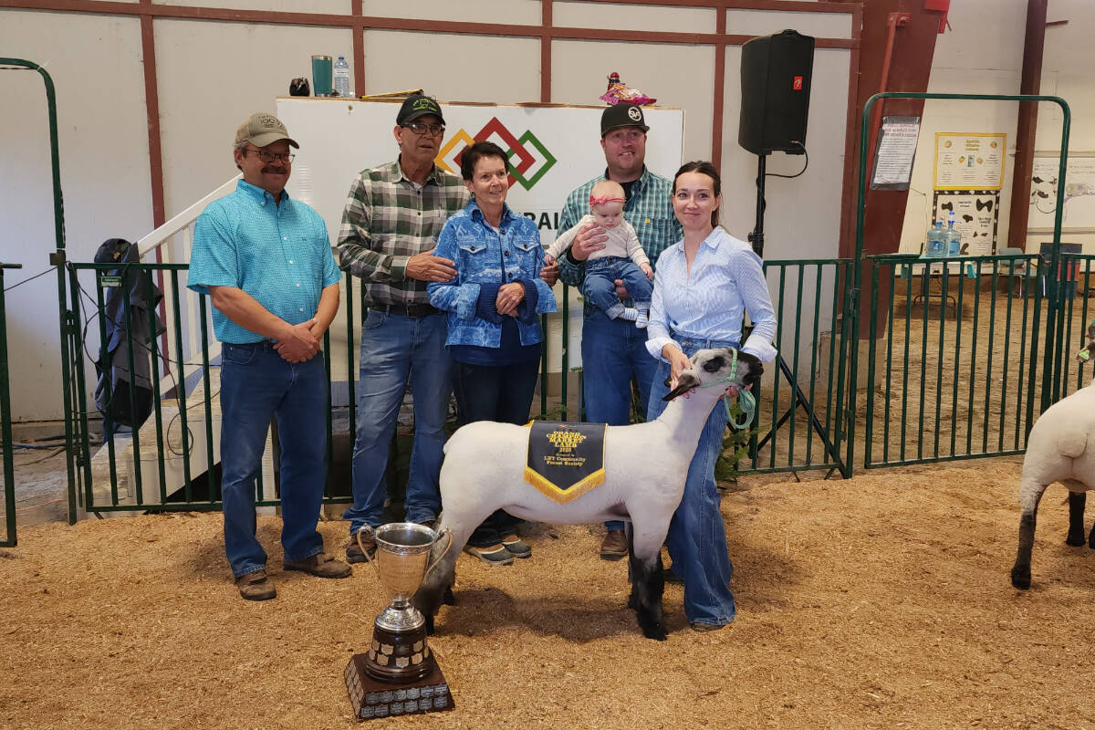 34000102_web1_RSZ-Grand-Champ-Hailey-Caisyn-Justin20230924_141902