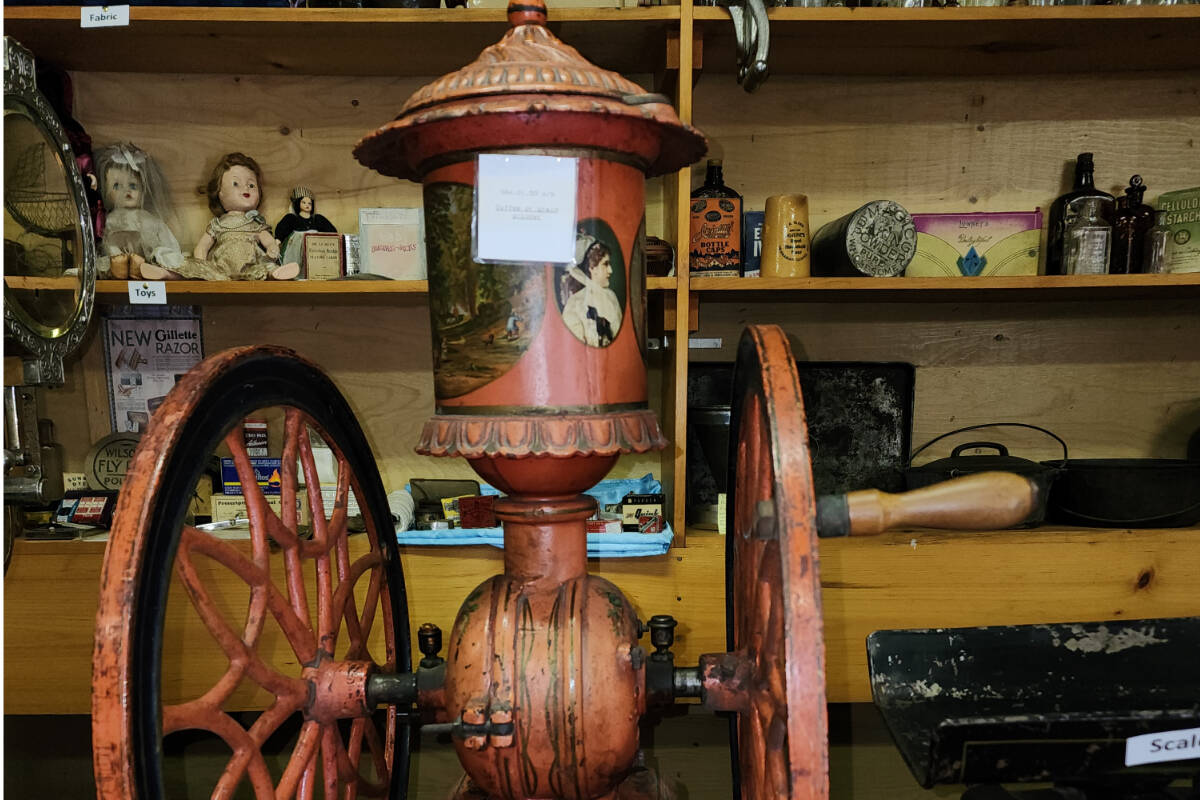 34145817_web1_RSZ-Coffee-grinder-museum-20230801_100258