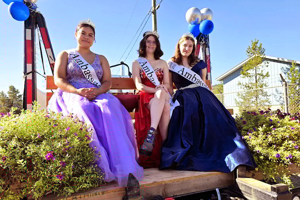 2024 Fall Fair Ambassadors Jayde Nickel, left, Alexis Amos, and Morgan Wohlgemuth. 
