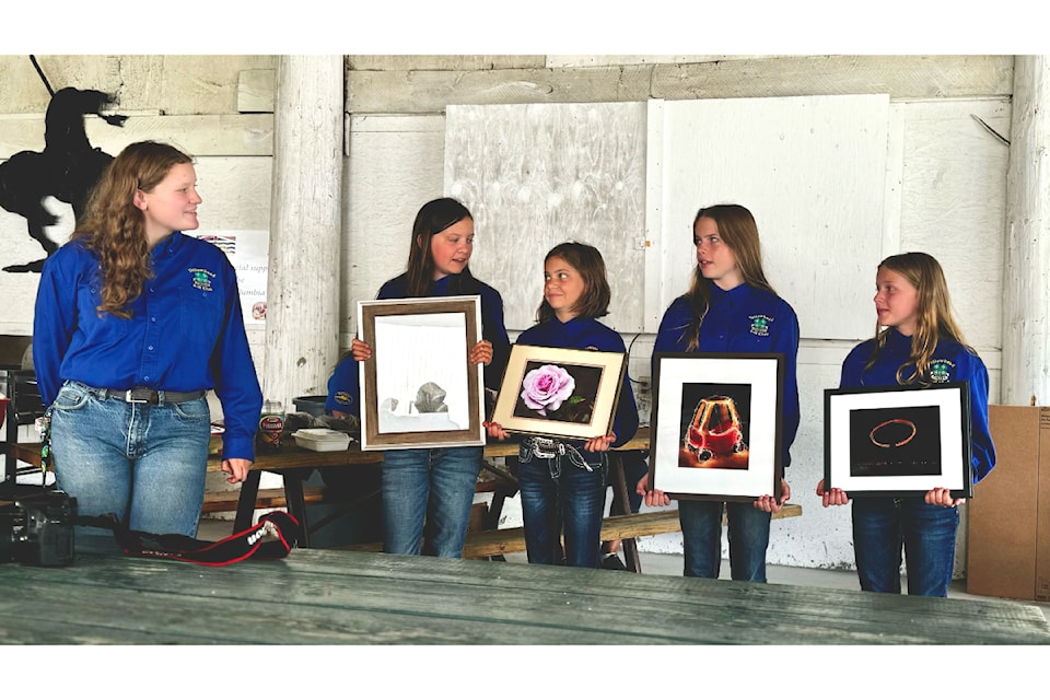 Yellowhead 4-H photography members showing their photos at Showcase Day. (From L to R): Niomi Cartwright, Audrina Allen, Brooklyn Allen, Eva-Mae Ekins, Kate-Ann Ekins; photo by Tracy Allen.