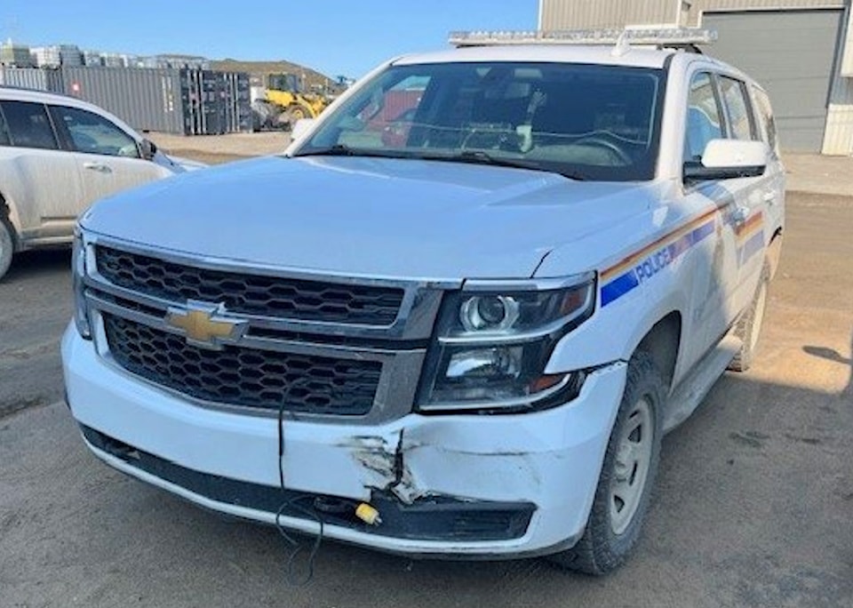 damaged-police-vehicle-iqaluit