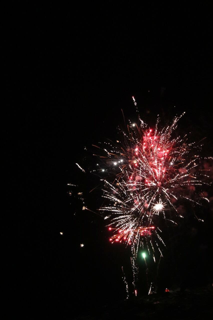 27733323_web1_220110-NUN-NewYearsFireworks-Fireworks_2