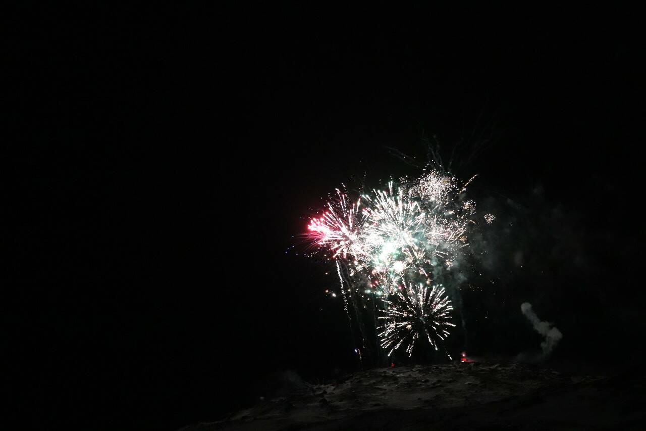 27733323_web1_220110-NUN-NewYearsFireworks-Fireworks_3