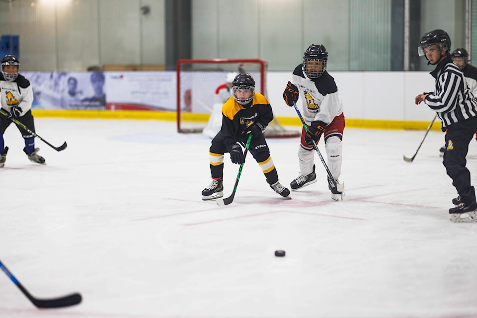 30719258_web1_221019-KIV-hockeycampspread_2