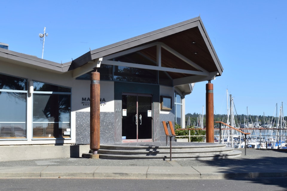 250812-oak-bay-marina-restaurant-3