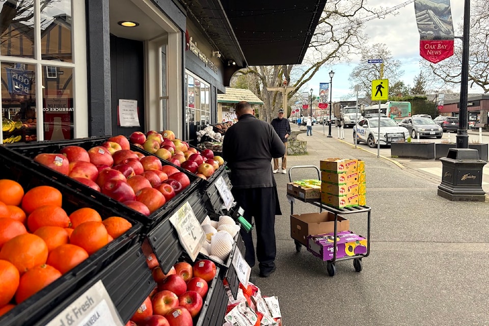 250228-oak-bay-avenue-shoppers-2